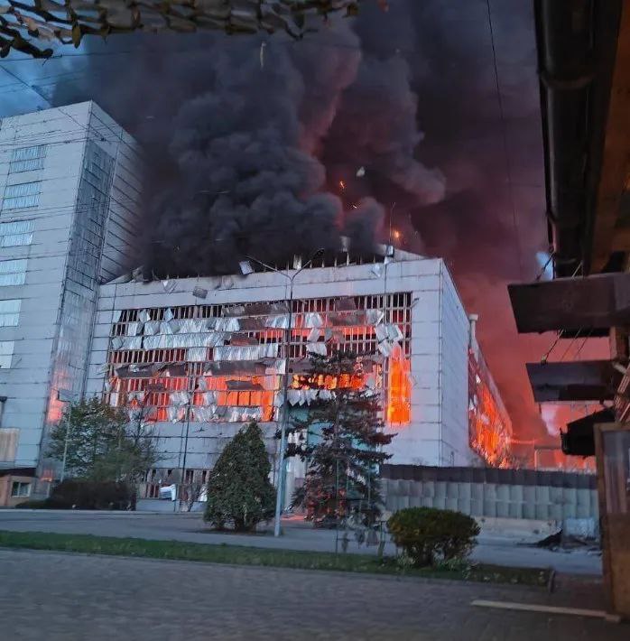 » 10. 基辅州最大热电站被俄军摧毁乌克兰中央能源公司11日称，俄军袭击致基辅州特里波利热电站完全摧毁