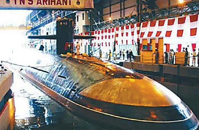 » 6. 印度第二艘国产核潜艇服役印度第二艘国产战略核潜艇“阿里加特”号8月29日正式加入印度海军，印防长辛格甚至称赞它的服役将在该地区建立战略平衡，并在国家安全中发挥决定性作用