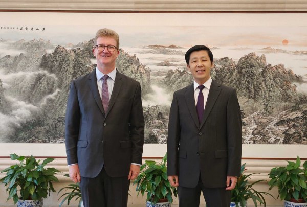 » 12. 中俄举行第十八轮战略安全磋商王毅表示，中俄战略安全磋商机制作为两国新时代全面战略协作伙伴关系的重要组成部分，体现了中俄政治互信的深度和战略协作的广度