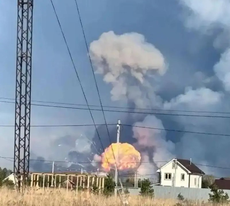 » 11、俄罗斯最大军火库爆炸燃烧 more…据俄罗斯紧急情况部22日消息，俄罗斯弗拉基米尔州的俄国防部第51号军火库发生的爆炸事件，已造成3人受伤