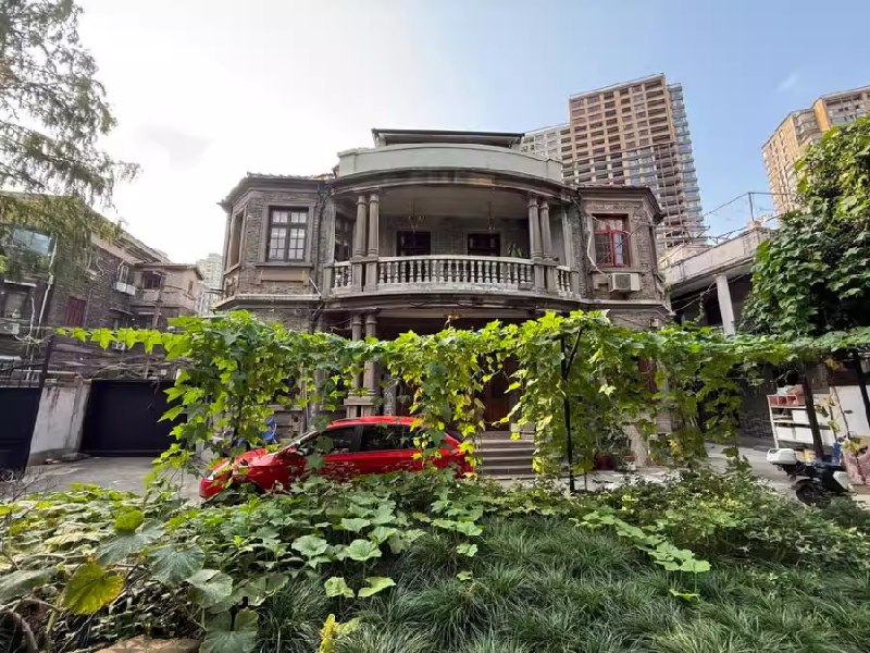 » 13、降价超5000万，上海一栋历史建筑二拍无人出价流拍降价超5000万元，上海静安区愚园路一栋优秀历史保护建筑因无人出价，第二次拍卖流拍