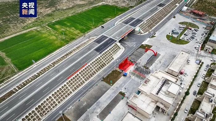 » 7. 拉萨至日喀则高速公路通车今天（30日），G4218雅安至叶城国家高速公路拉萨至日喀则机场段项目建成通车，标志着拉萨市至日喀则市高等级公路全线通车