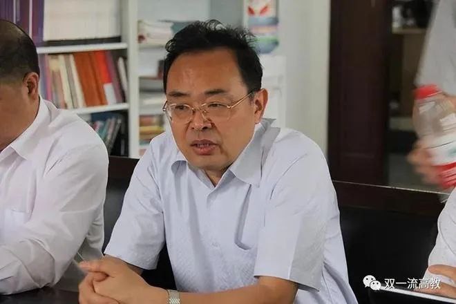 » 18、贵州大学原副书记被逮捕 专著为《党委领导下的校长负责制》1月3日，据贵州省人民检察院消息，贵州大学原党委副书记任钢建（正厅级）涉嫌受贿案，由贵州省监察委员会调查终结，移送检察机关审查起诉