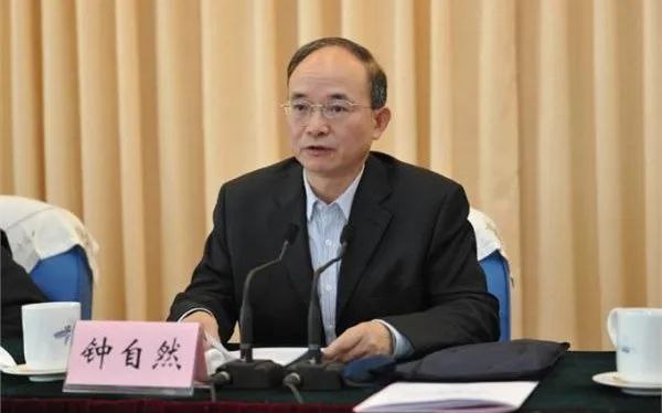 » 12、中国地质调查局长卸任一年被调查据中央纪委国家监委网站2日消息，中国地质调查局原党组书记、局长钟自然涉嫌严重违纪违法，目前正接受中央纪委国家监委纪律审查和监察调查