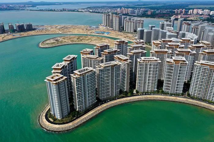 » 3、恒大海南海花岛1.66万户业主拿到不动产权证10月31日），“中国海南海花岛”在官微发布《海花岛不动产权证发放通知》，目前海花岛的不动产权证办理工作正在集中力量加快推进当中，通过各方的不懈努力，本次新增2513户已通过审批并取得证书