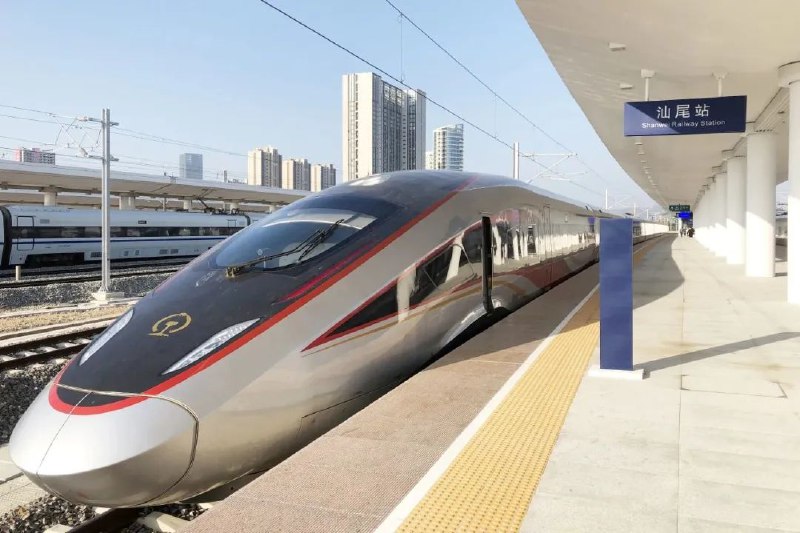 » 6. 汕汕高铁试运行  沟通汕头到汕尾据广铁集团消息，11月25日上午，随着G55302次高铁列车从汕尾站开往汕头南站，汕汕高铁汕尾至汕头南段正式进入试运行阶段，标志着线路开通运营开启倒计时模式
