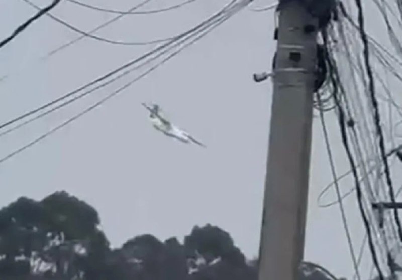 » 5、巴西螺旋桨客机坠落 61人死巴西沃帕斯航空公司8月9日确认，一架载有61人的2283航班客机当天在圣保罗州西北部城市维涅杜坠毁，机上人员全部遇难