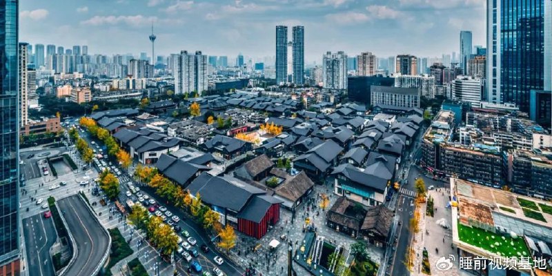 » 2、四川组织3万领导干部“学AI”6月5日，四川省各级党政领导干部3万余人通过视频直播，参加了该省“提升领导干部应用AI人工智能能力系列讲座”的首场讲座