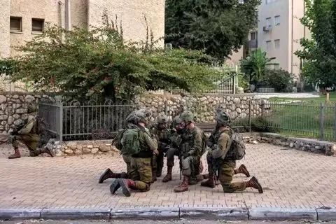 » 3、巴以新一轮冲突死亡人数已超1200人巴勒斯坦卫生部10月9日宣布，自10月7日巴以双方发生本轮冲突以来，巴方包括加沙和约旦河西岸两地共508人死亡，超2800人受伤