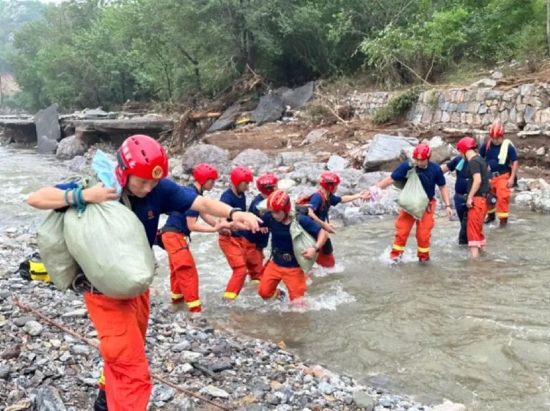 » 6. 市委书记、市长带 北京市直机关10余万党员捐款950余万元用于灾后重建8月6日开始，北京市直机关各级党组织陆续开展防汛救灾专项捐款活动，引导和动员机关党员、干部在全市防汛救灾工作中走好“第一方阵”，以实际行动支持全市防汛救灾工作