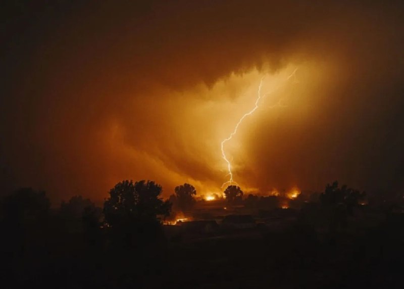 » 5、 40个龙卷风横扫美国8个州 32人死亡当地时间3月15日，央视记者获悉，过去24小时内，已有40多起龙卷风席卷了美国中西部和南部的8个州，恶劣天气威胁仍在继续